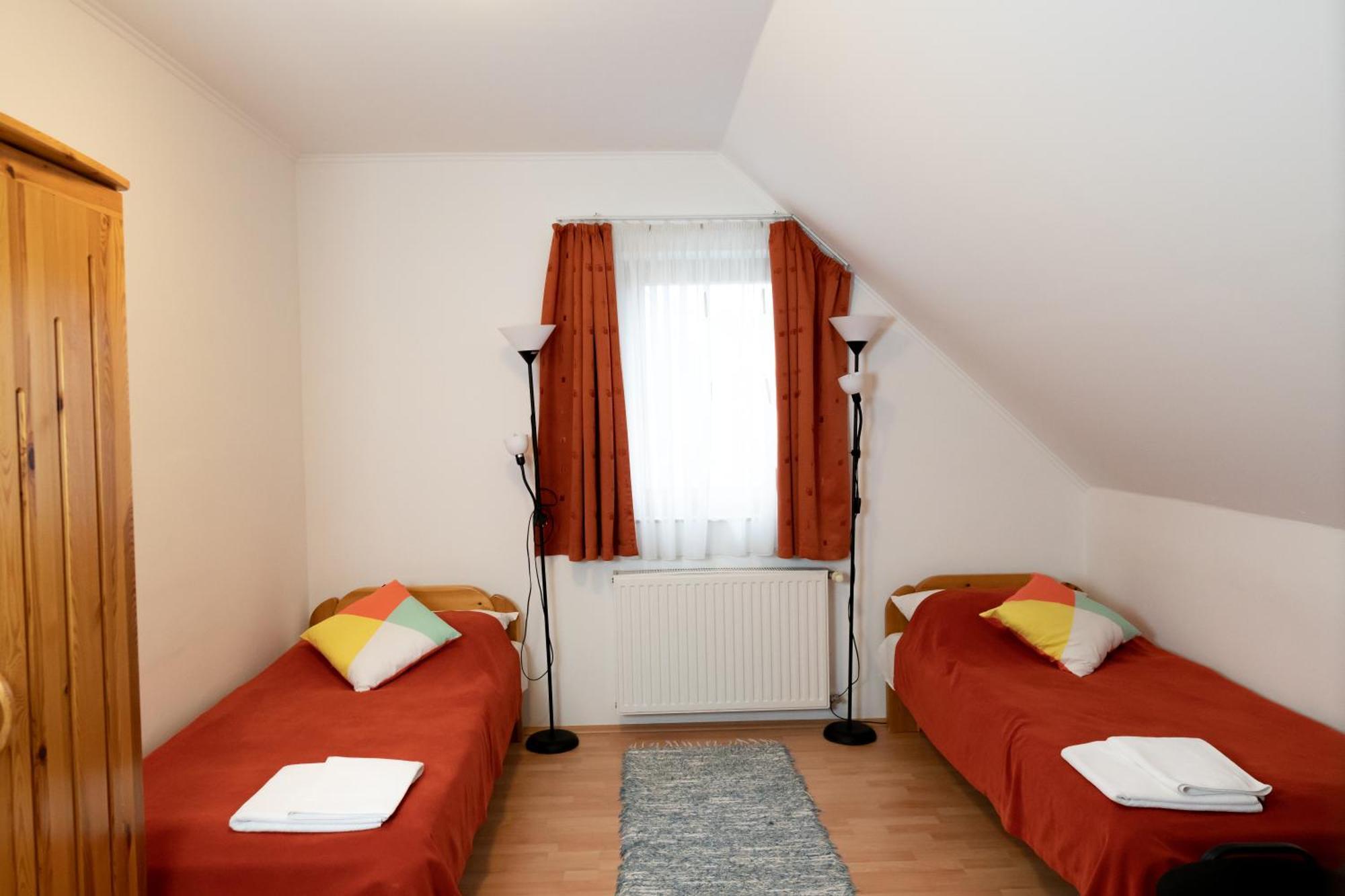 Liszt Apartman Pecs Luaran gambar
